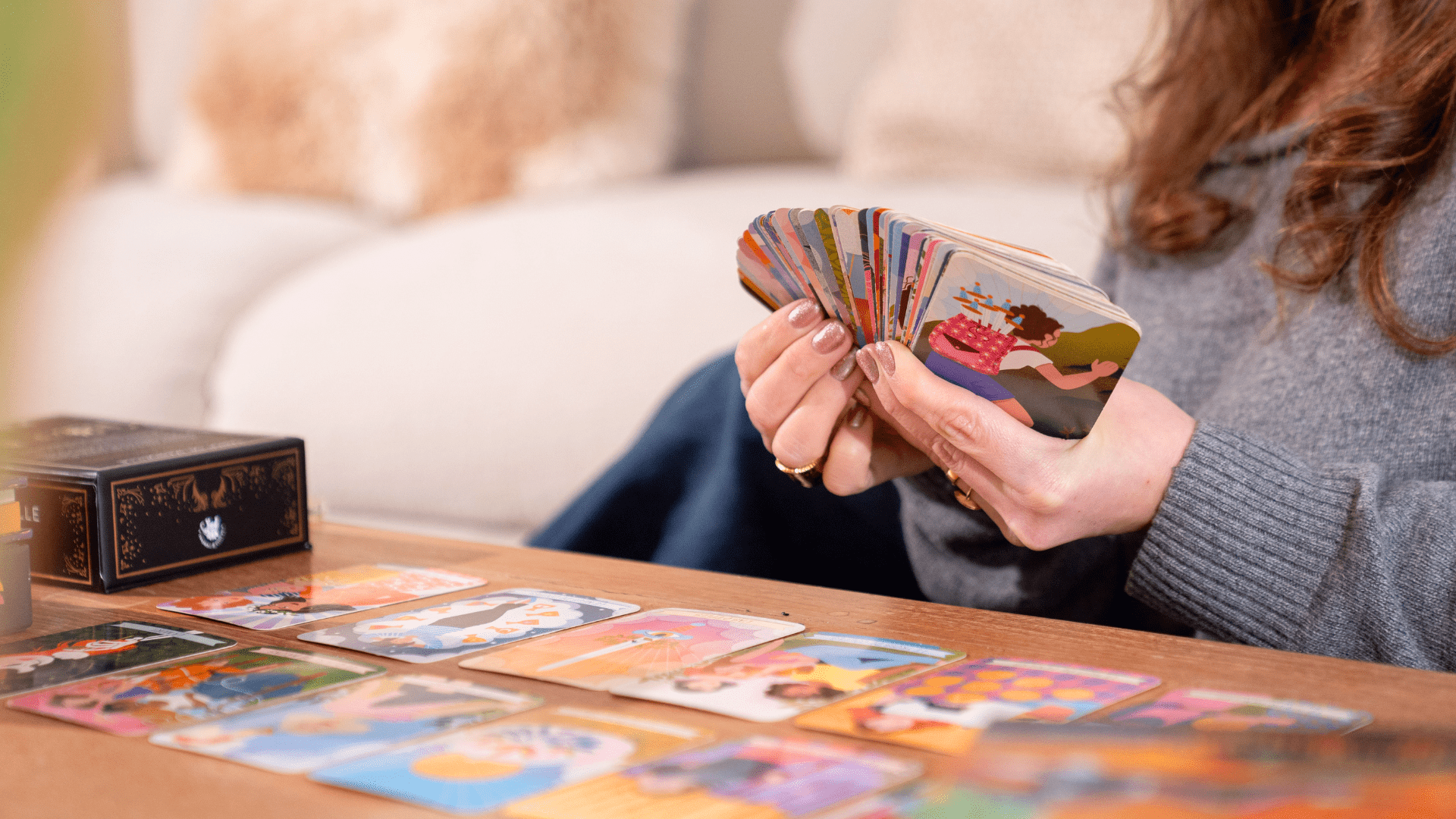 Image principale de l'article de blog Tarot un outil bienveillant avec Joyeux Tarot, sur le blog de Vanessa Lopes